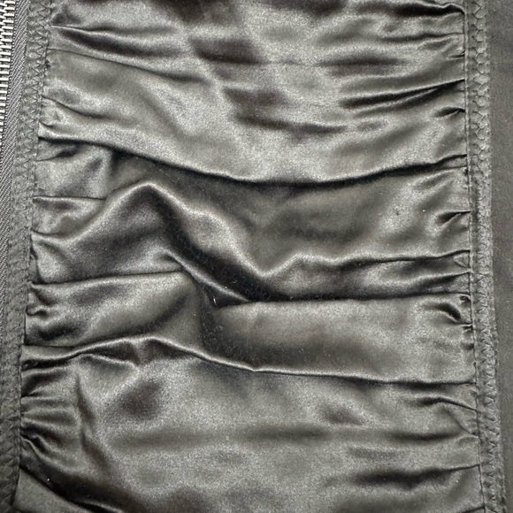 Nanette Lepore Black Ruched Center Zip Pencil Skirt - Picture 4 of 7